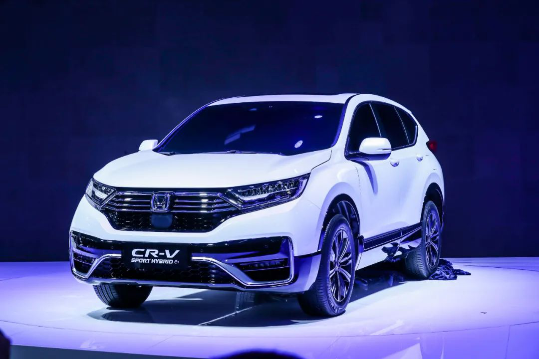 媒體視角丨CR-V 銳·混動e+站立在傳統與未來之間